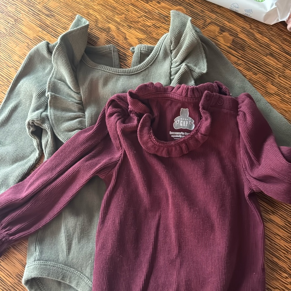Baby gap 12-18 month onesies ruffles ribbed bundle